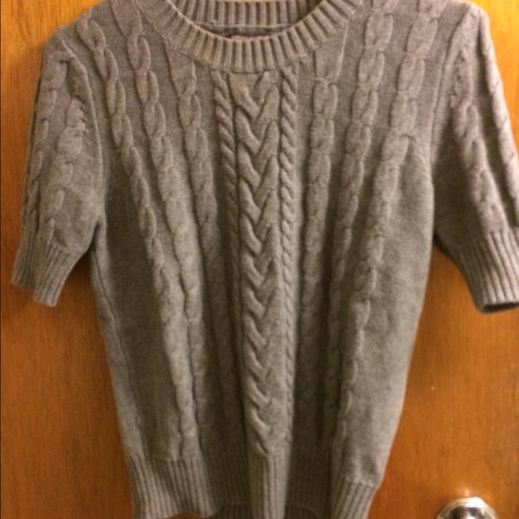 Sweater with three buttons on shoulder
