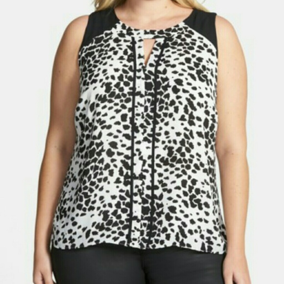 🎉HP🎉Vince Camuto 'Animal Dashes' Sleeveless Top