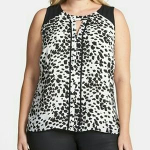 🎉HP🎉Vince Camuto 'Animal Dashes' Sleeveless Top