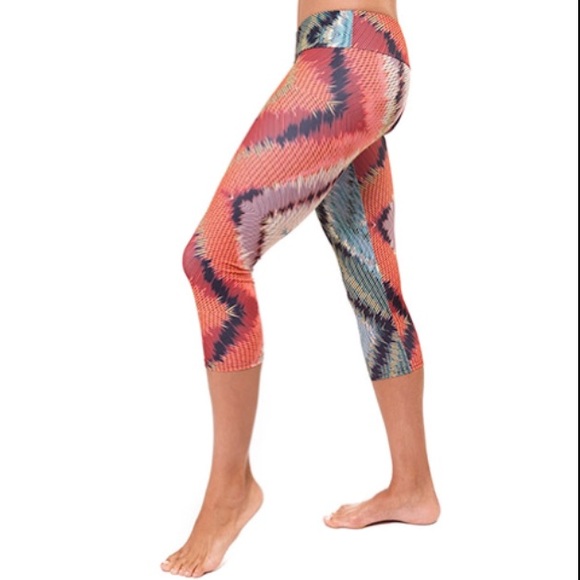 Onzie Pants - Onzie "soundwave" yoga Capri pants