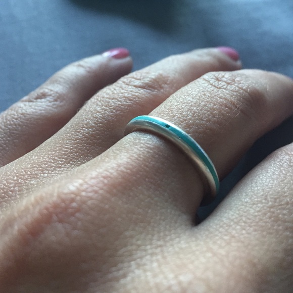 Tiffany and Co. sterling silver ring size 7 - Picture 2 of 4