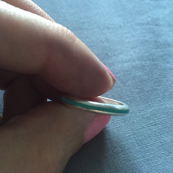 Tiffany and Co. sterling silver ring size 7 - Picture 4 of 4