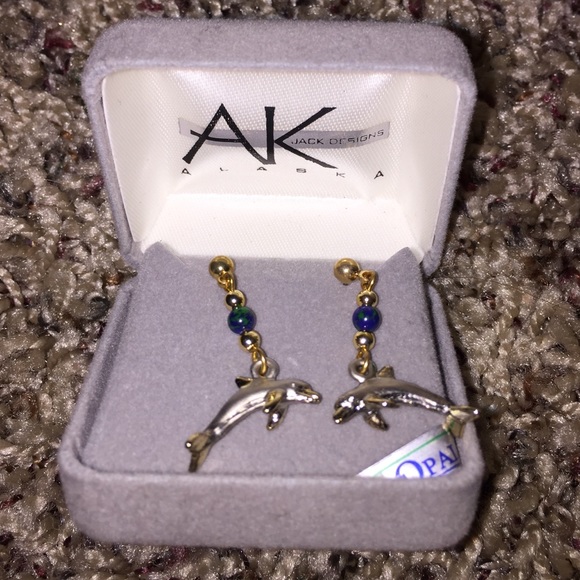 Earrings. - Picture 1 of 2