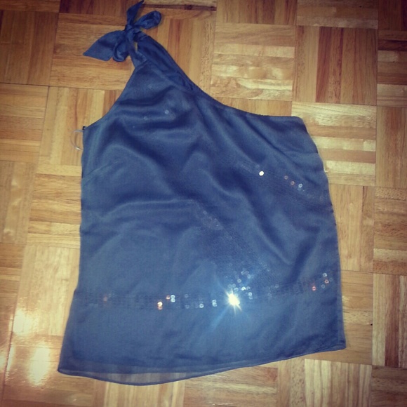 Price Drop🎉One Shoulder Sequin Silver Top♥ - Picture 1 of 3