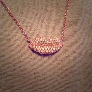 Cute lips necklace!