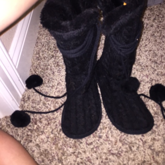 Fuzzy boots - Picture 1 of 4