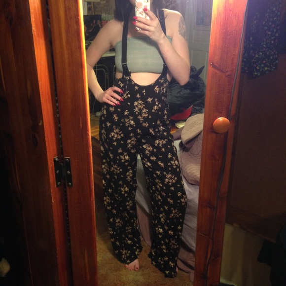 Retro looking high waisted pants w/ suspenders
