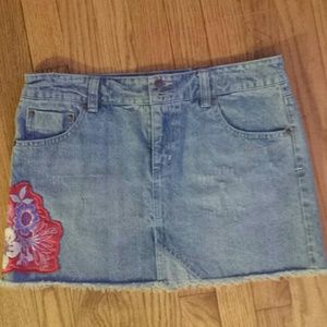 Jean skirt with floral patch