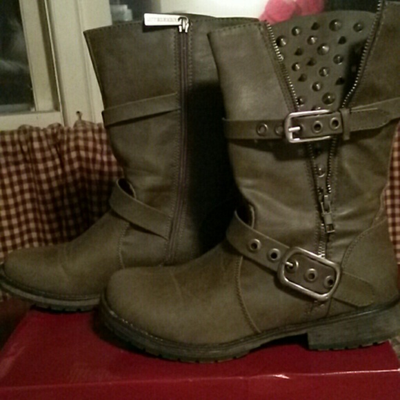 Breckelle boots
