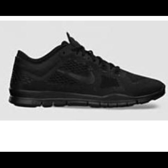 Looking for Nike sneakers (black ,or black & white