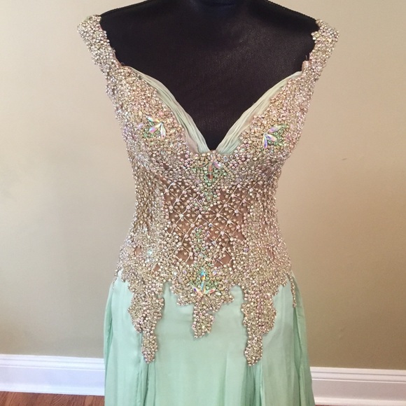 Mac Duggal pageant gown size 6 - Picture 3 of 4