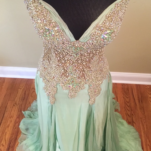 Mac Duggal pageant gown size 6 - Picture 4 of 4