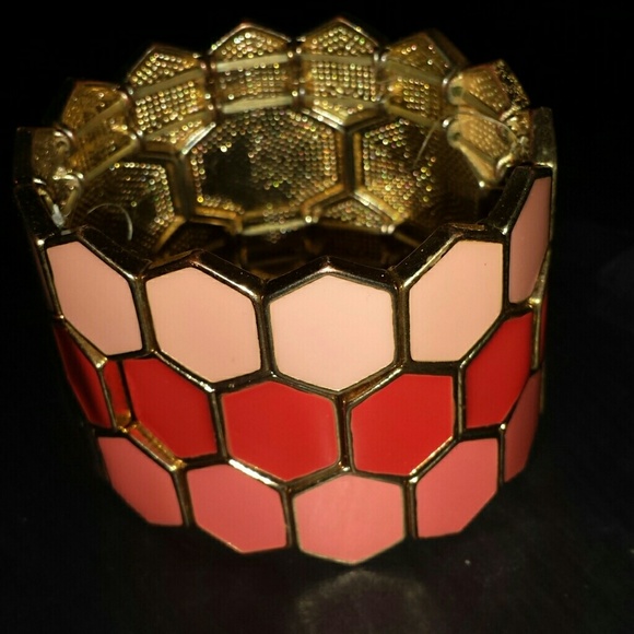Shades of coral bracelet