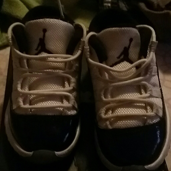 Kids!! 9c Jordans 11 Retro low concord