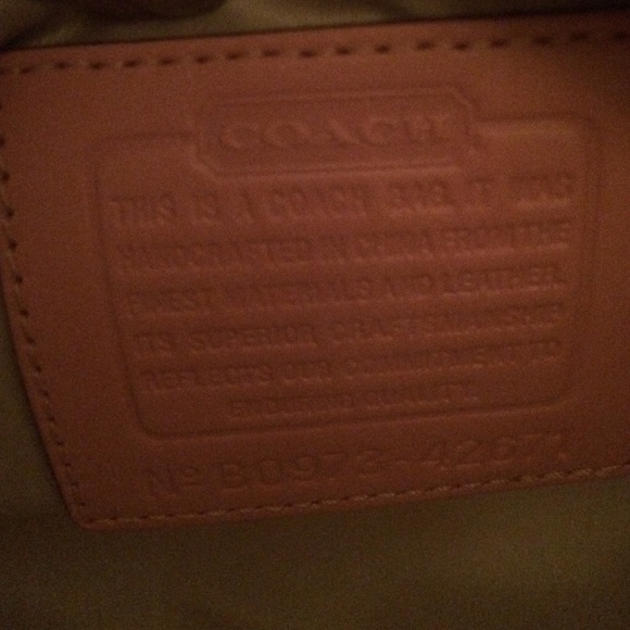 Authentic Coach Clutch! Great for summer! - Picture 3 of 4