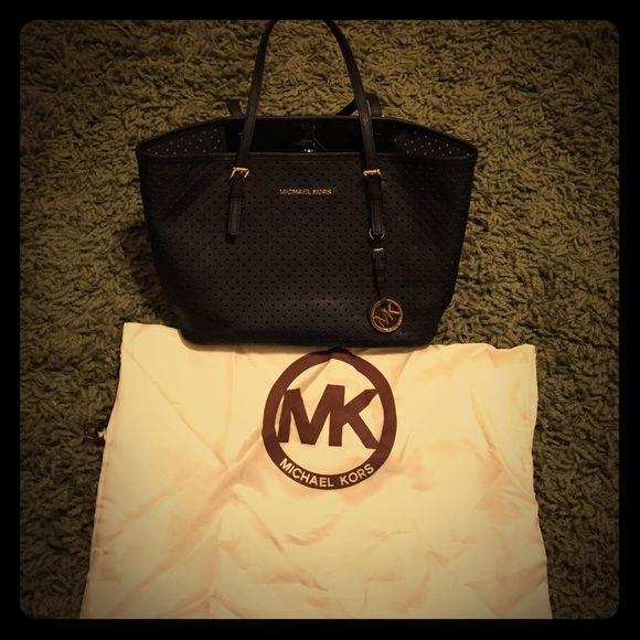***AUTHENTIC MICHAEL KORS BAG***