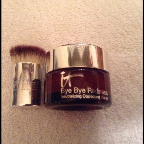 IT Cosmetics Bye Bye Redness