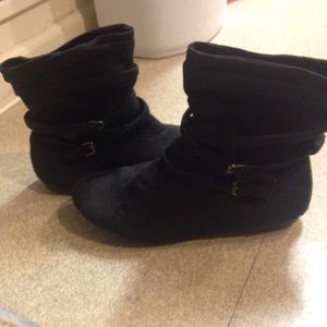 Very gently worn size 8 black boots.