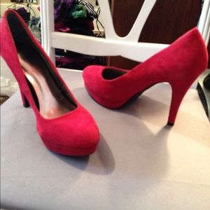 Red pumps