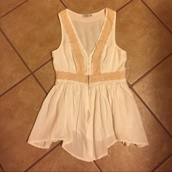 TOBI Clasp Top