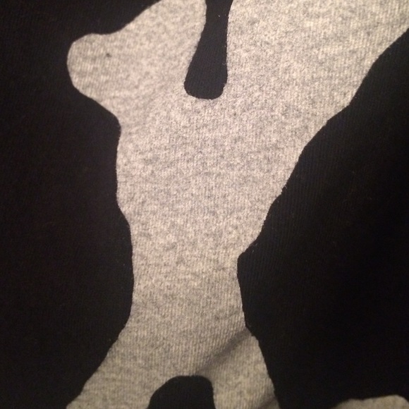 Brandy Melville LA bones tank - Picture 3 of 4