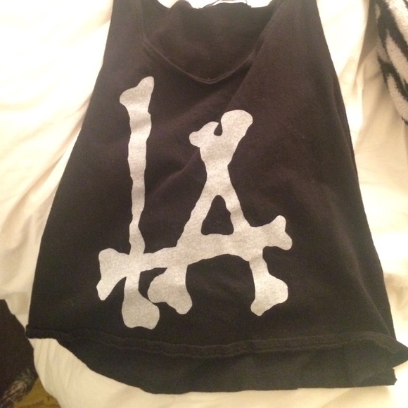 Brandy Melville LA bones tank - Picture 4 of 4