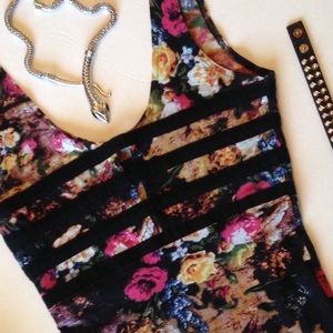 🎉HOST PICK🎉 Edgy Floral Bodycon Dress