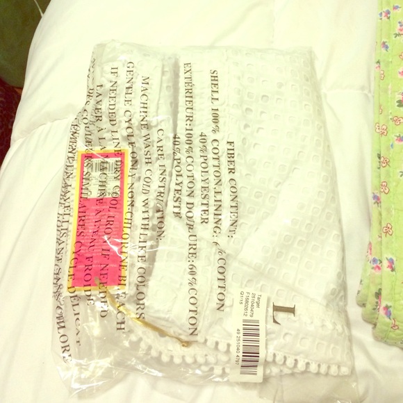 Lilly + Target L White Eyelet Shorts