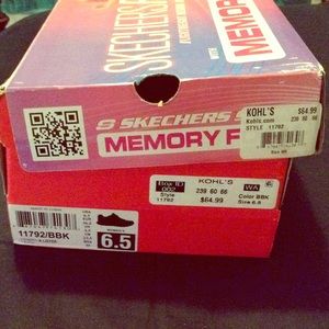 Sketchers Memory Foam Light Weight Running Shoes