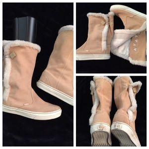 Vans- Suede boots with faux fur