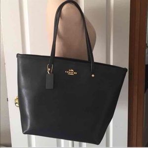 NWT! Coach Large Crossgrain Taxi Tote!