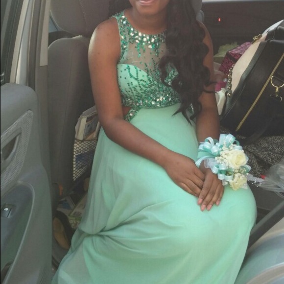 Prom dress - Picture 1 of 1