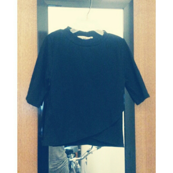 {TRADED} Black crop top with slit on bottom