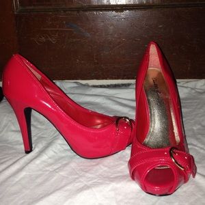 Red pumps
