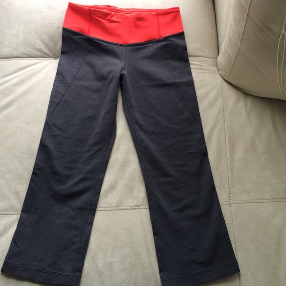 Lululemon yoga Tadasana slit crop