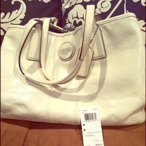 Cream 🌸Coach patten leather handbag🌸