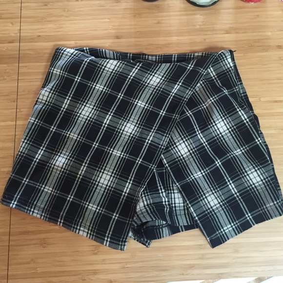 Brandy Melville plaid Casey skirt skort shorts