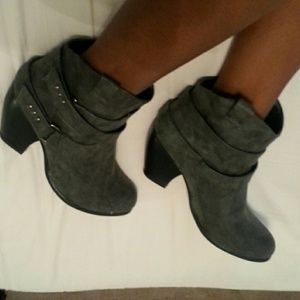 *SOLD* Gray booties