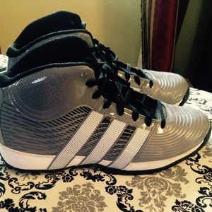 Addidas Men Grey & white sneakers/shoes size US 10