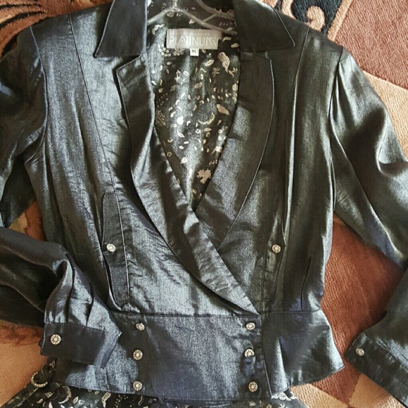 Gorgeous Charcoal gray suit! - Picture 2 of 7