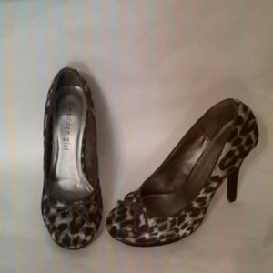 Madden girl high heels. Brand new. Never worn.