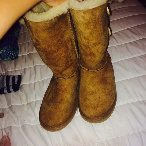 Chestnut bailey button uggs - Picture 3 of 3