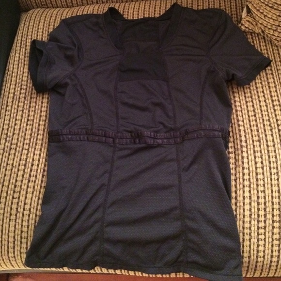 Lululemon shirt size 4