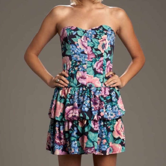 SOLD: MINKPINK Floral Printed Sweetheart Dress