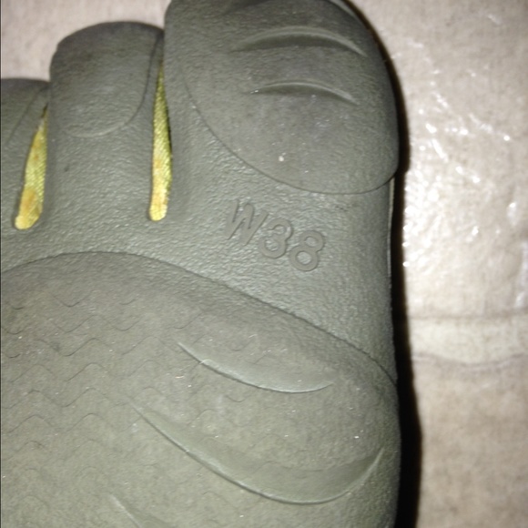 Vibram 5 fingers - Picture 2 of 4