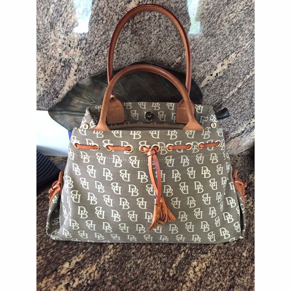 Dooney & Bourke Handbags - Dooney & Bourke Large Brown & Beige Signature Tote