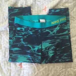 NWOT Nike pro workout capris