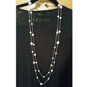 Grey pearl necklace