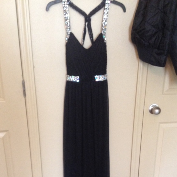 Formal dress - Picture 2 of 2