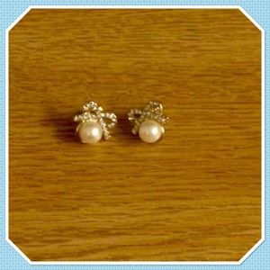 Pearl bow earrings
